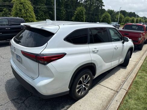 Used 2023 Toyota Highlander XLE FWD image 5