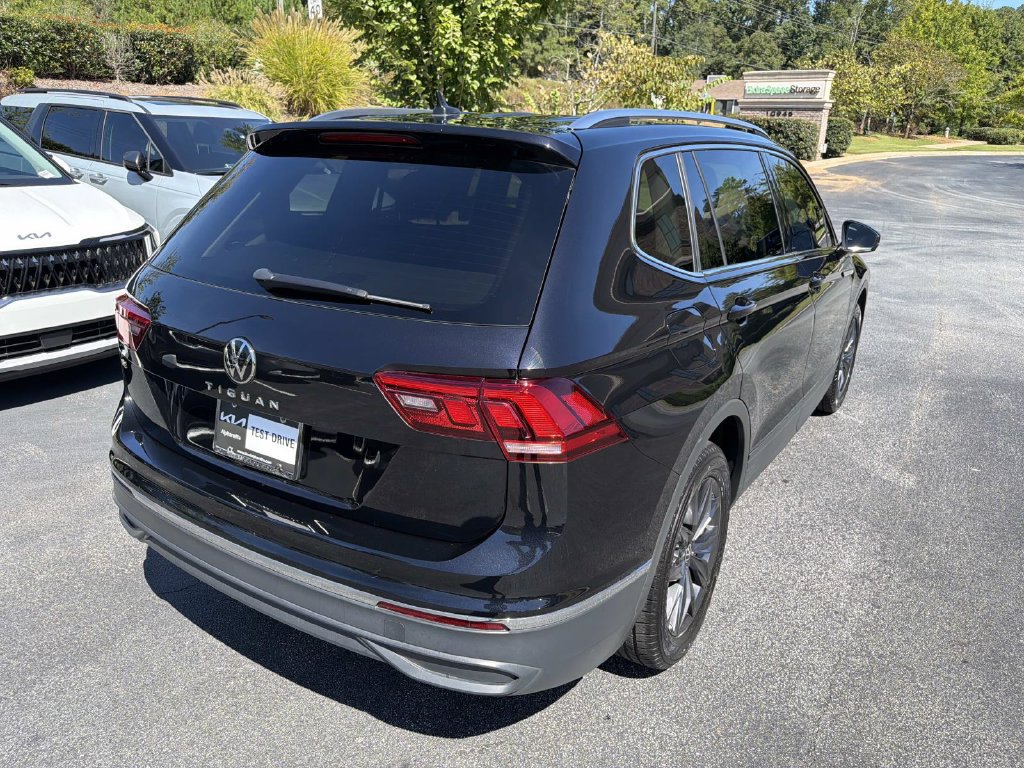 Used 2023 Volkswagen Tiguan SE FWD image 3