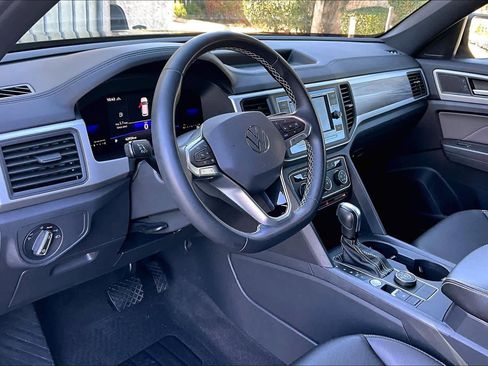Used 2023 Volkswagen Atlas Cross Sport SE image 17