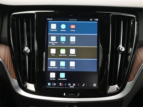 Used 2023 Volvo S60 B5 Plus w/ Climate Package image 19