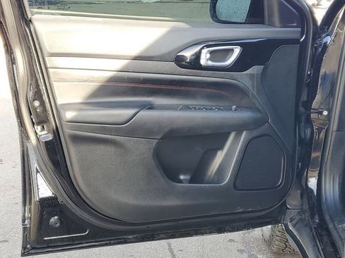 Used 2024 Jeep Compass Trailhawk image 9