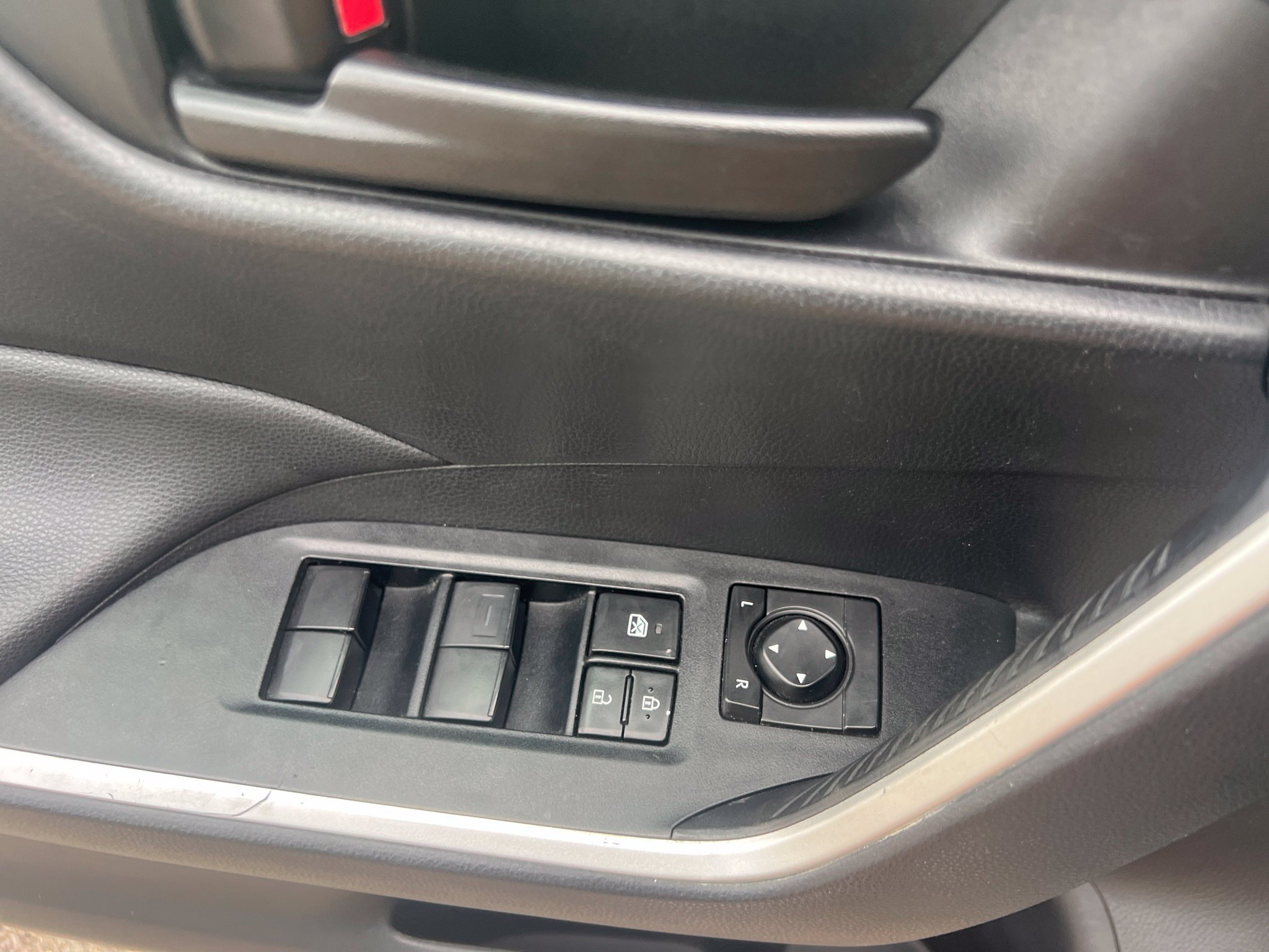 Used 2021 Toyota RAV4 LE FWD image 22