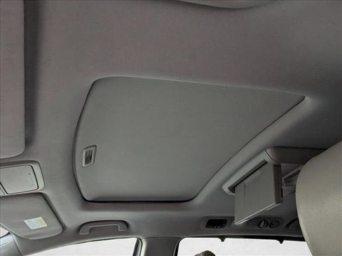 Used 2016 Honda Odyssey Touring Elite image 16