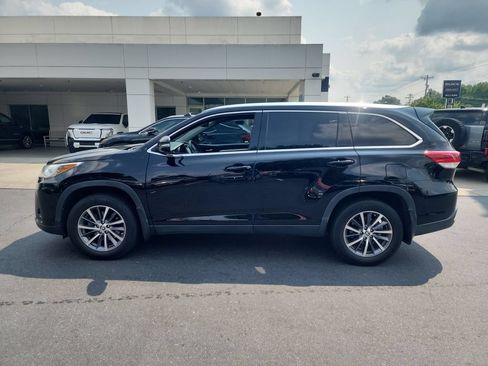 Used 2019 Toyota Highlander XLE AWD/4WD image 5