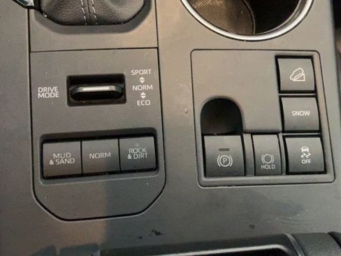 Certified 2025 Toyota Highlander XLE AWD/4WD image 17