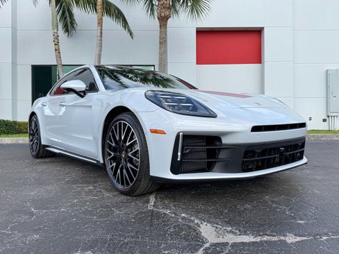 Used 2024 Porsche Panamera image 6