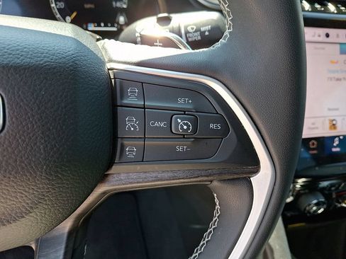 Used 2023 Jeep Grand Cherokee Limited AWD/4WD image 22