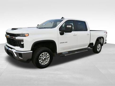 Used 2024 Chevrolet Silverado 2500 LT image 3