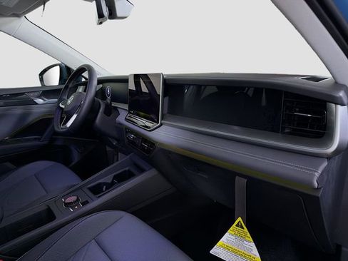 New 2026 Volkswagen Tiguan SE FWD image 29