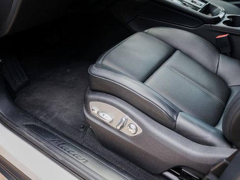 Certified 2025 Porsche Macan image 14