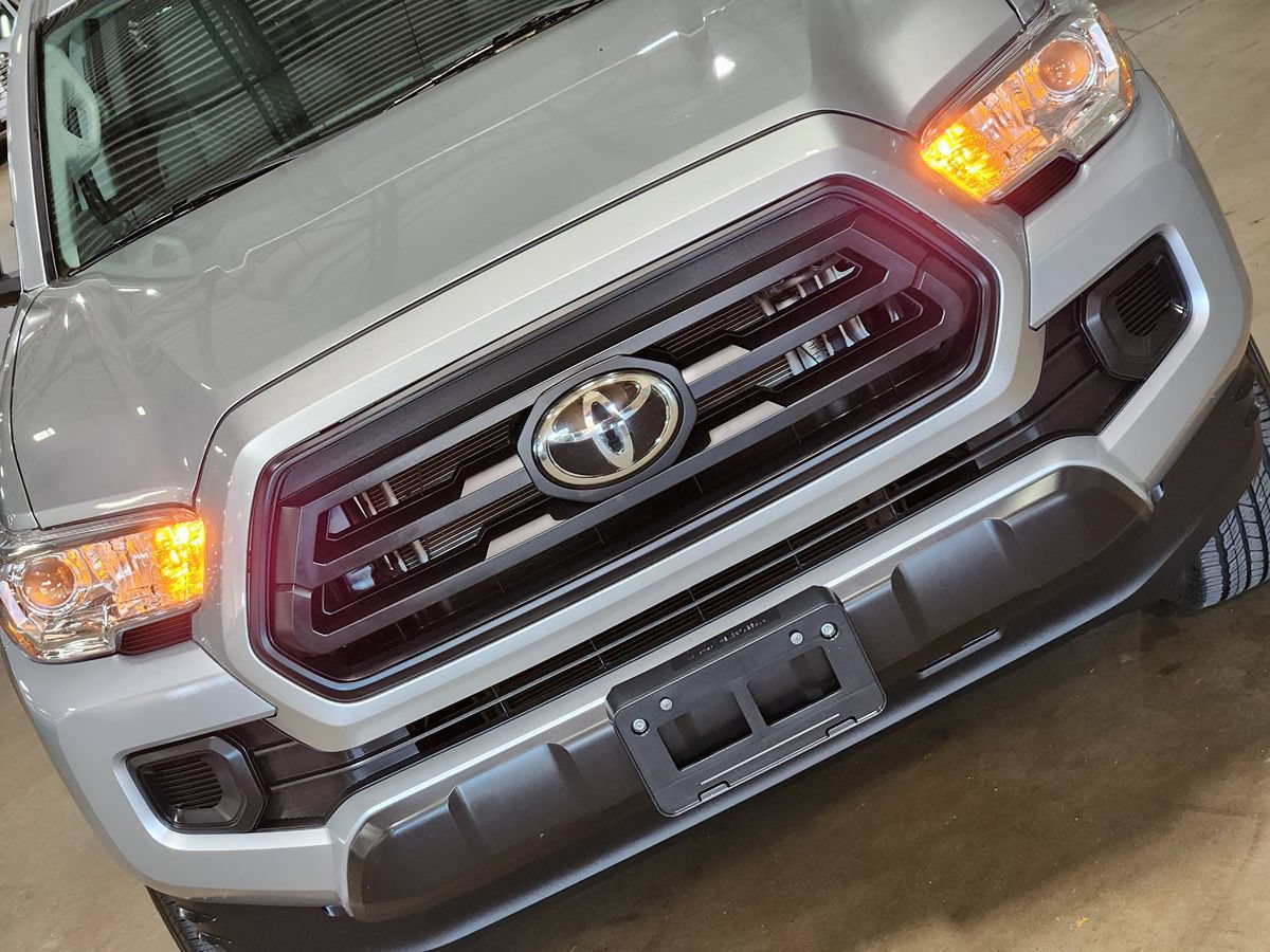 Used 2022 Toyota Tacoma SR w/ SR Convenience Package RWD image 19
