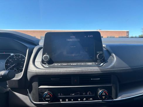 Used 2025 Chevrolet Equinox LT AWD/4WD image 17