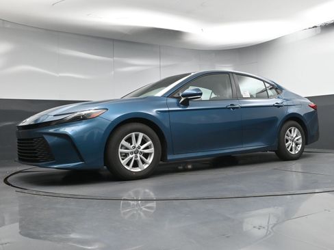 Certified 2025 Toyota Camry LE w/ Convenience Package image 23