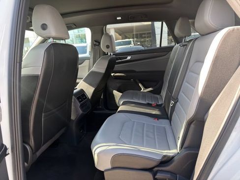 Certified 2024 Volkswagen Atlas Cross Sport SEL R-Line AWD/4WD image 14