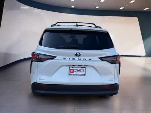 Used 2025 Toyota Sienna XLE w/ XLE Plus Package FWD image 4
