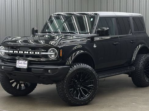 Used 2025 Ford Bronco Outer Banks AWD/4WD image 1