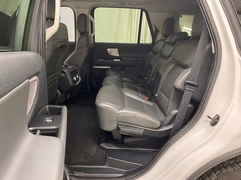 Used 2025 Ford Expedition Active AWD/4WD image 16