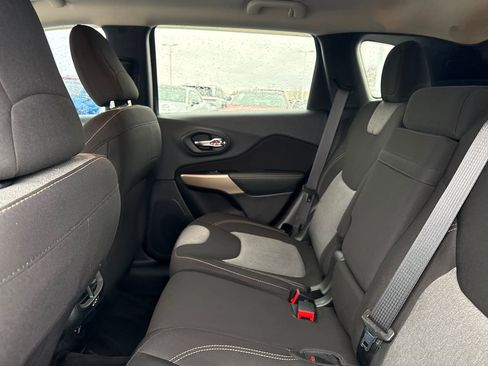 Used 2018 Jeep Cherokee Latitude image 14