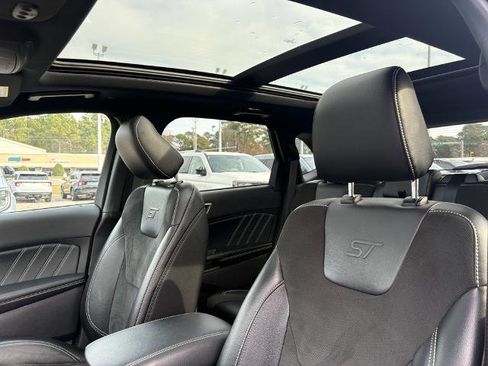 Certified 2022 Ford Edge ST w/ Equipment Group 401A image 16