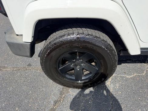Used 2015 Jeep Wrangler Unlimited Sahara AWD/4WD image 20