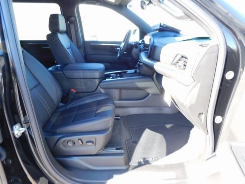 New 2025 Chevrolet Suburban High Country image 18