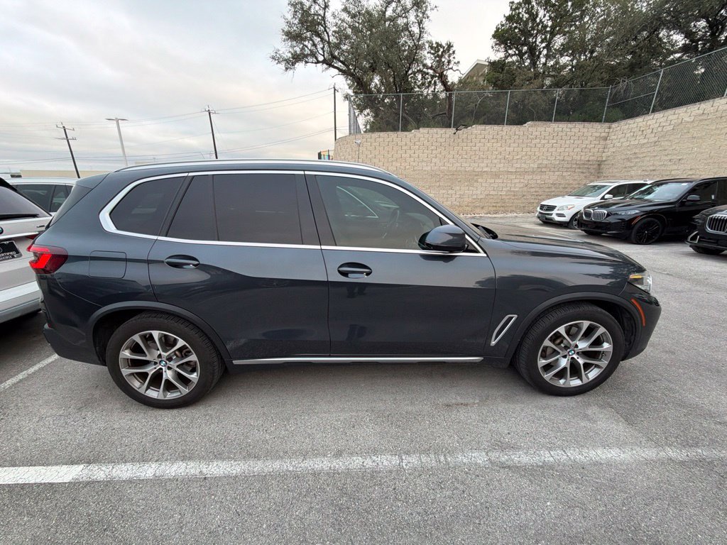 Used 2021 BMW X5 sDrive40i w/ Premium Package RWD image 2