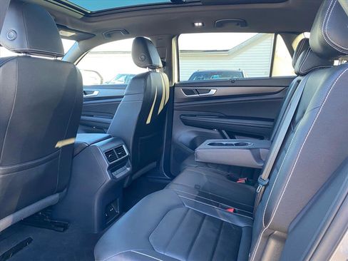 Certified 2025 Volkswagen Atlas Cross Sport SEL image 19