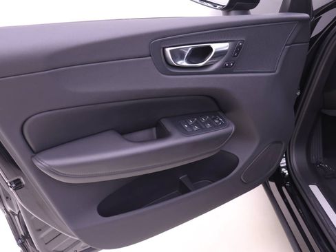 Certified 2025 Volvo XC60 B5 Core AWD/4WD image 12