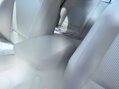 Certified 2025 Kia Soul LX w/ LX Technology Package FWD image 10