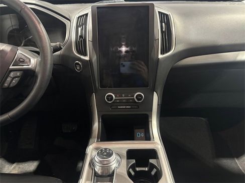 Used 2024 Ford Edge SEL w/ Convenience Package image 11