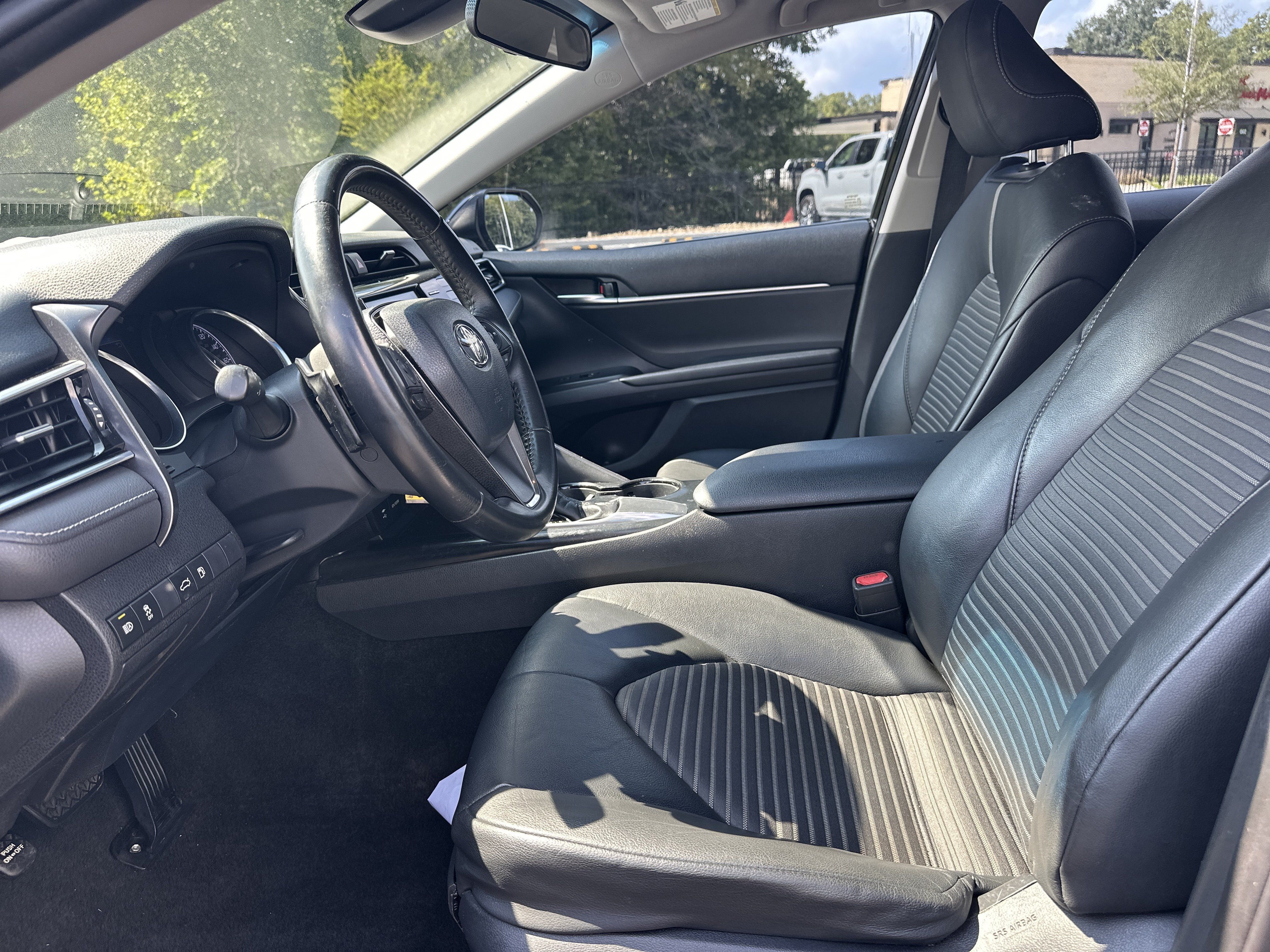 Used 2018 Toyota Camry SE FWD image 10