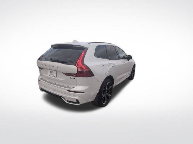 Used 2024 Volvo XC60 B5 Ultimate w/ Protection Package Premier AWD/4WD image 2