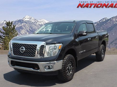 Used 2018 Nissan Titan SV AWD/4WD image 1