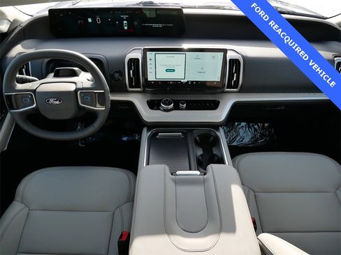 Used 2025 Ford Expedition Active image 15