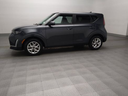 Used 2025 Kia Soul LX image 2