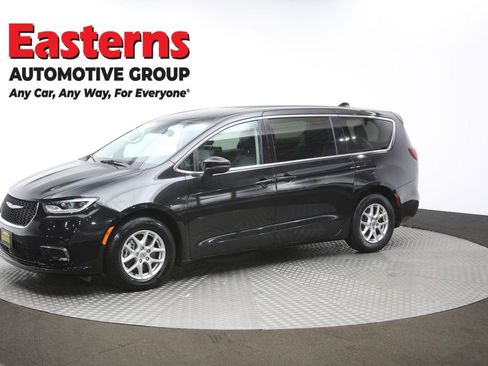 Used 2023 Chrysler Pacifica Touring-L FWD image 56
