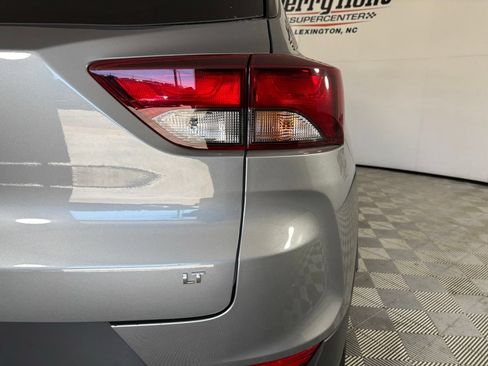 Used 2025 Chevrolet TrailBlazer LT AWD/4WD image 26