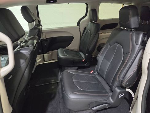 Certified 2018 Chrysler Pacifica Touring-L Plus FWD image 21