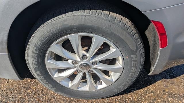 Used 2018 Chrysler Pacifica Touring-L FWD image 20