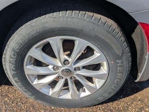 Used 2018 Chrysler Pacifica Touring-L FWD image 20