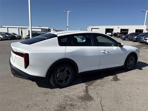 New 2026 Kia K4 LXS image 2