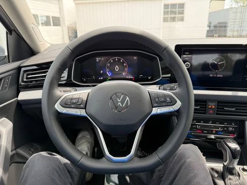 New 2026 Volkswagen Jetta SE FWD image 9