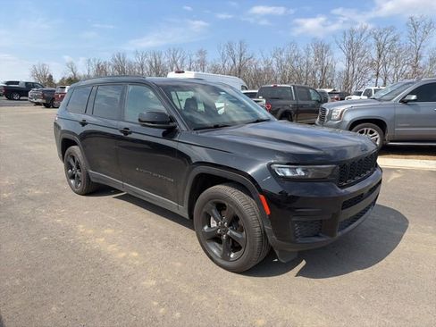 Used 2023 Jeep Grand Cherokee L Altitude image 4