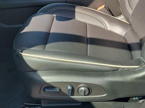 Used 2023 Chevrolet Traverse Premier w/ Redline Edition AWD/4WD image 18