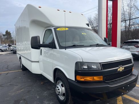 Used 2021 Chevrolet Express 3500 w/ Power Convenience Package image 8
