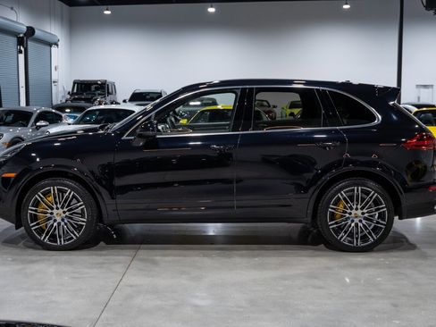 Used 2016 Porsche Cayenne Turbo S w/ Premium Package Plus image 3