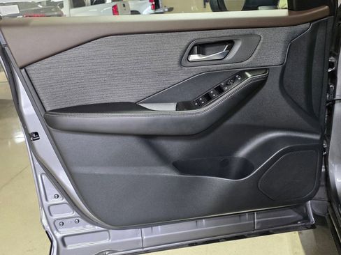 Used 2023 Nissan Rogue SV image 20