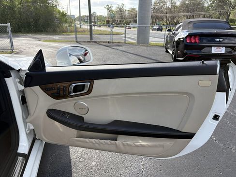 Used 2015 Mercedes-Benz SLK 250 w/ Premium Package image 16