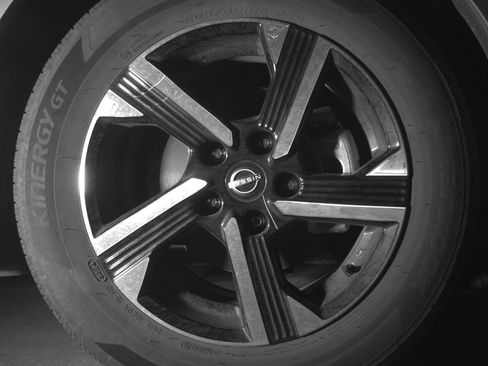 Used 2025 Nissan Sentra SV FWD image 13