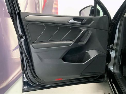 Used 2022 Volkswagen Tiguan SE image 23